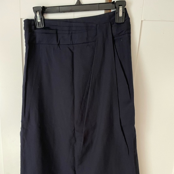 Vince skirt, navy blue, size 4. Never worn, bought too small. - Picture 1 of 8